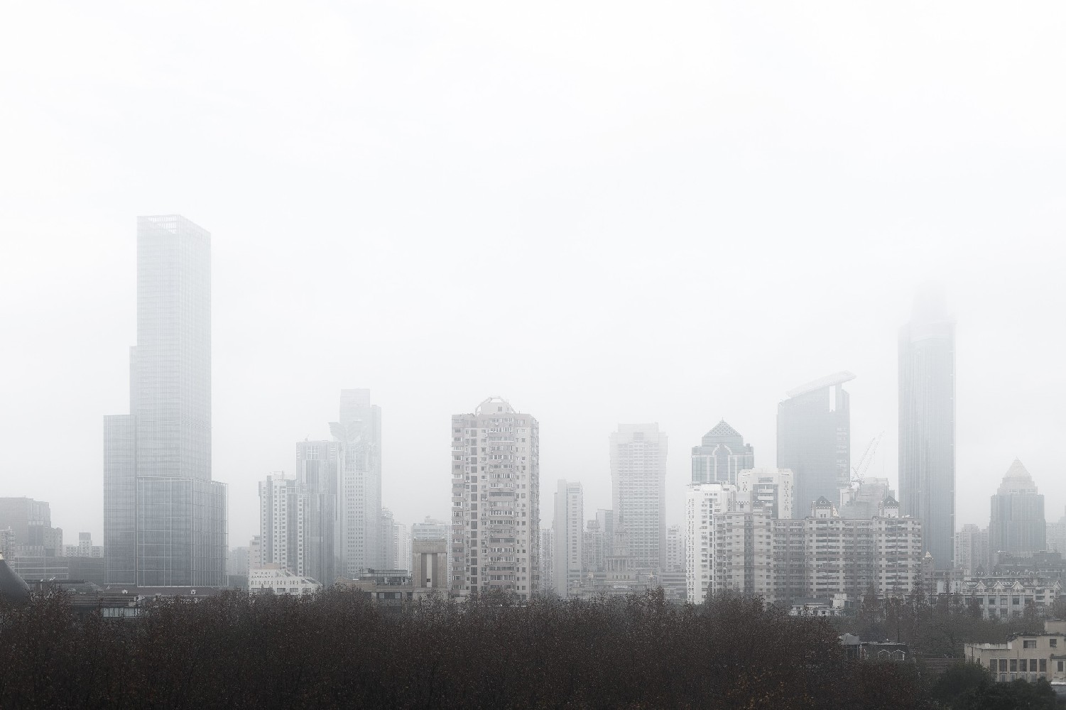 摄图网_500217411_雾霾中的城市（企业商用）.jpg